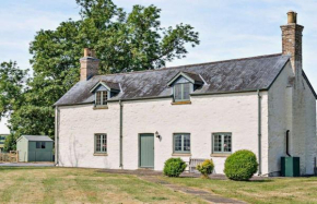 Oysterlow - A beautiful country cottage with estuary views and enclosed garden